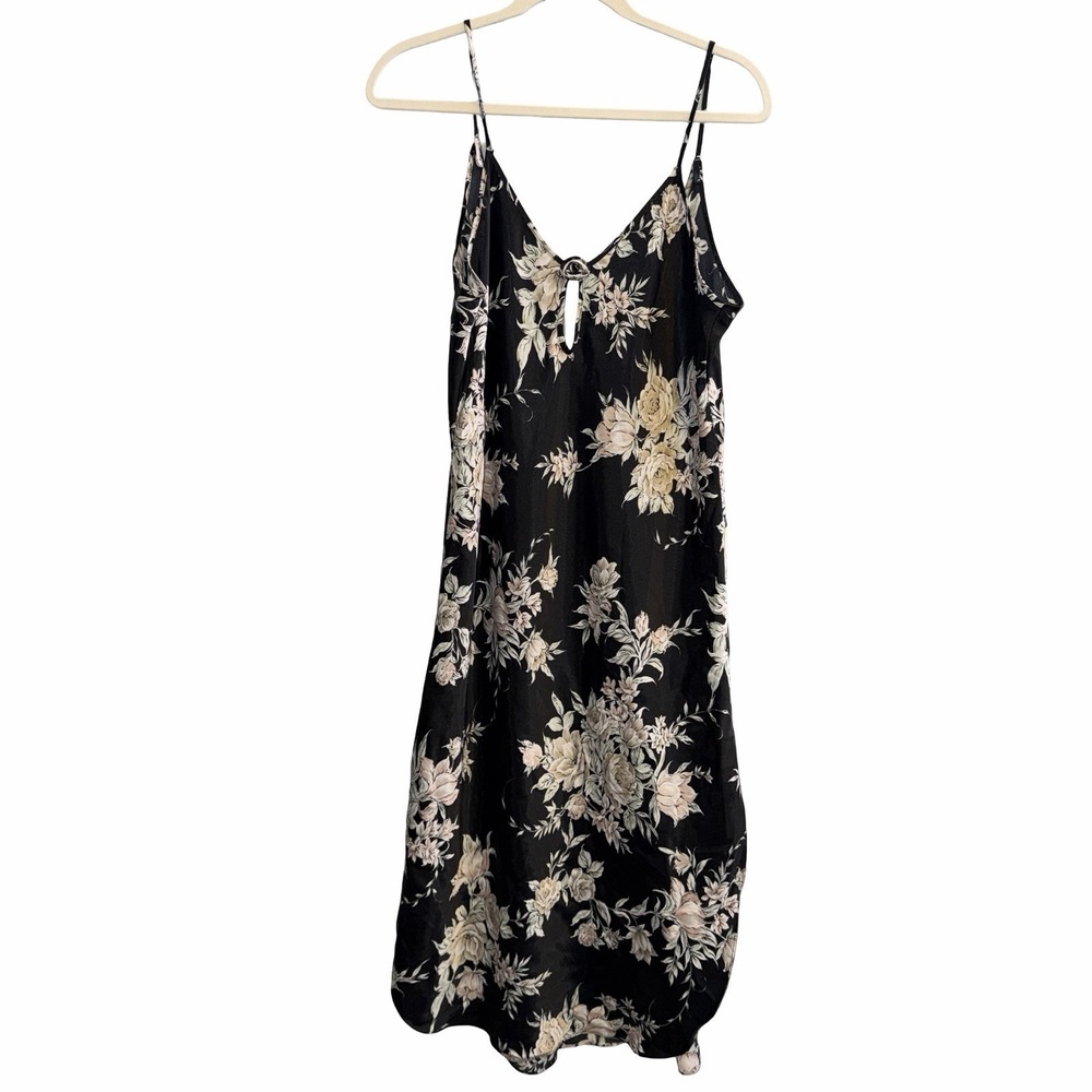 Vintage Dentelle Chemise Black With Floral Pattern. Size Medium.‎ Low Back